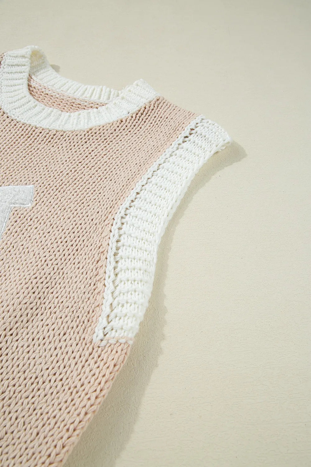 Round Neck Contrast Sweater Vest - adritiX