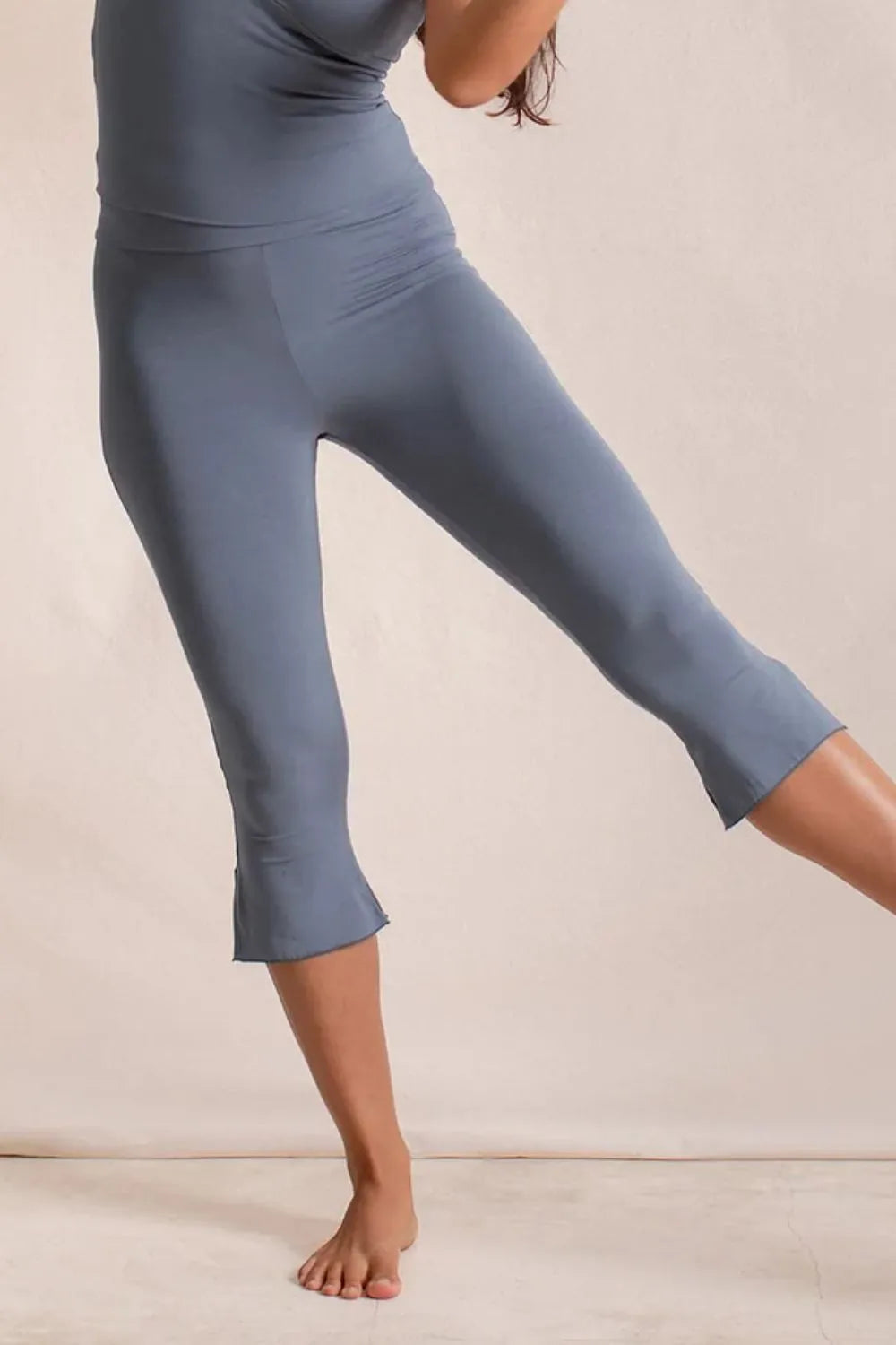 Side Slit Capris Leggings - adritiX