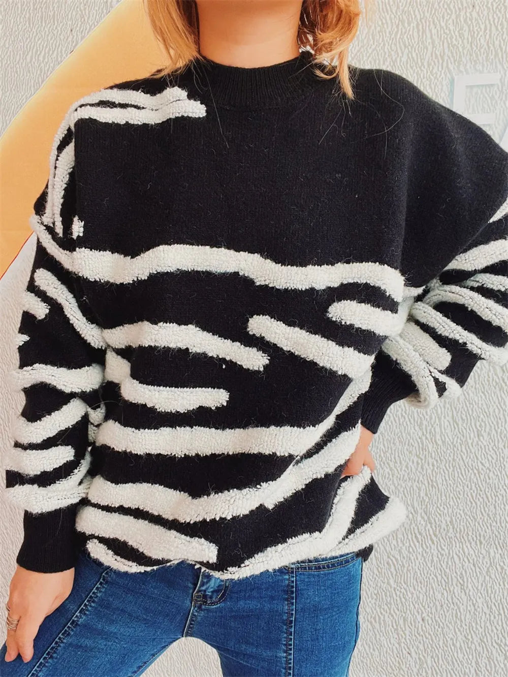 Elegant Contrast Round Neck Long Sleeve Sweater - adritiX