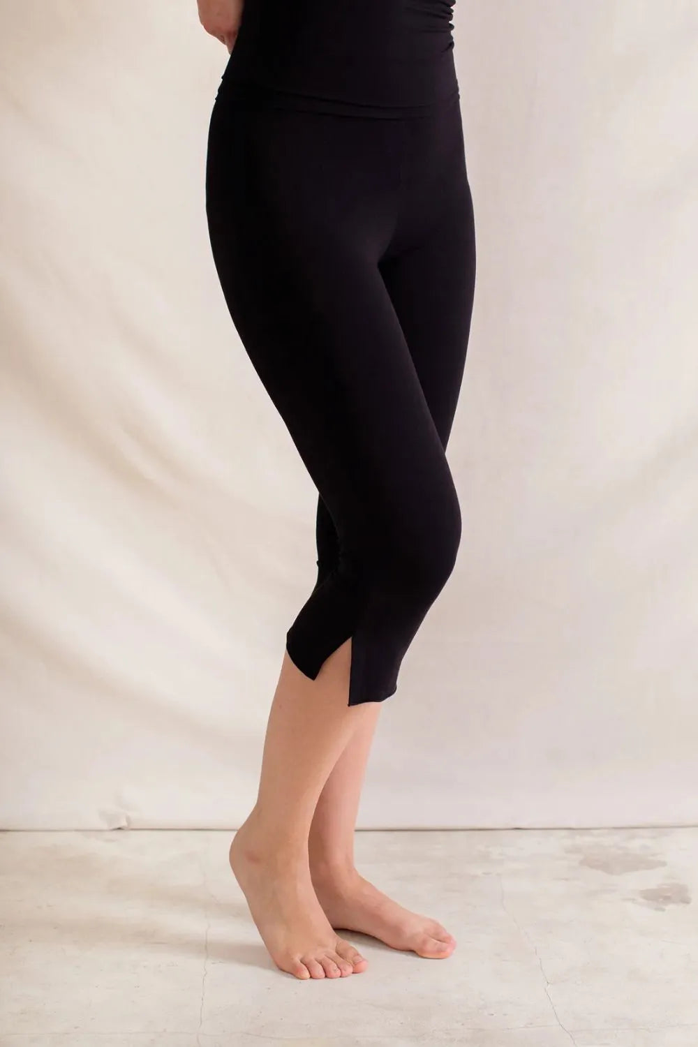 Side Slit Capris Leggings - adritiX