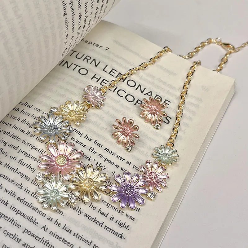 Alloy Rhinestone Daisy Necklace - adritiX