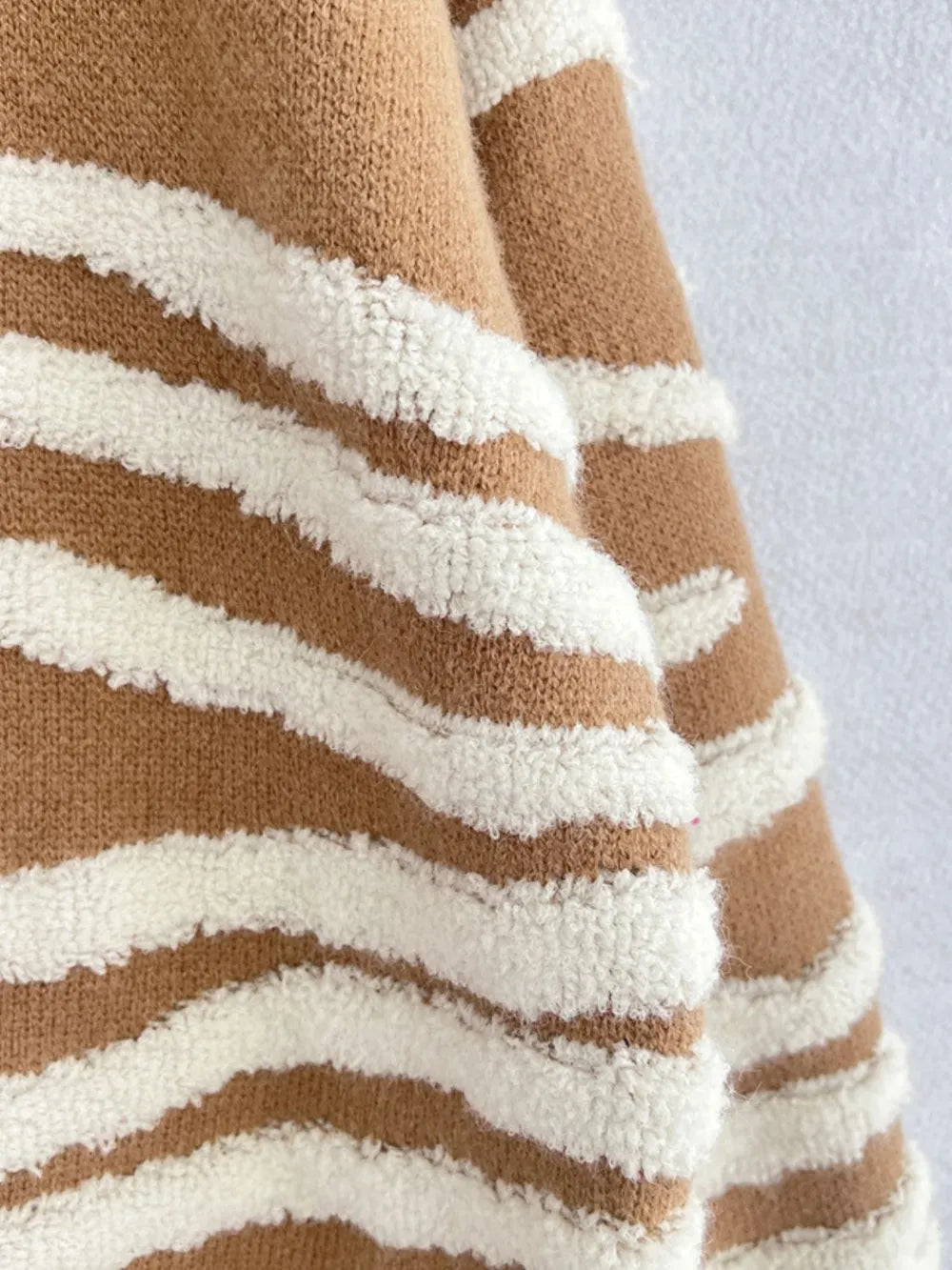 Elegant Contrast Round Neck Long Sleeve Sweater - adritiX