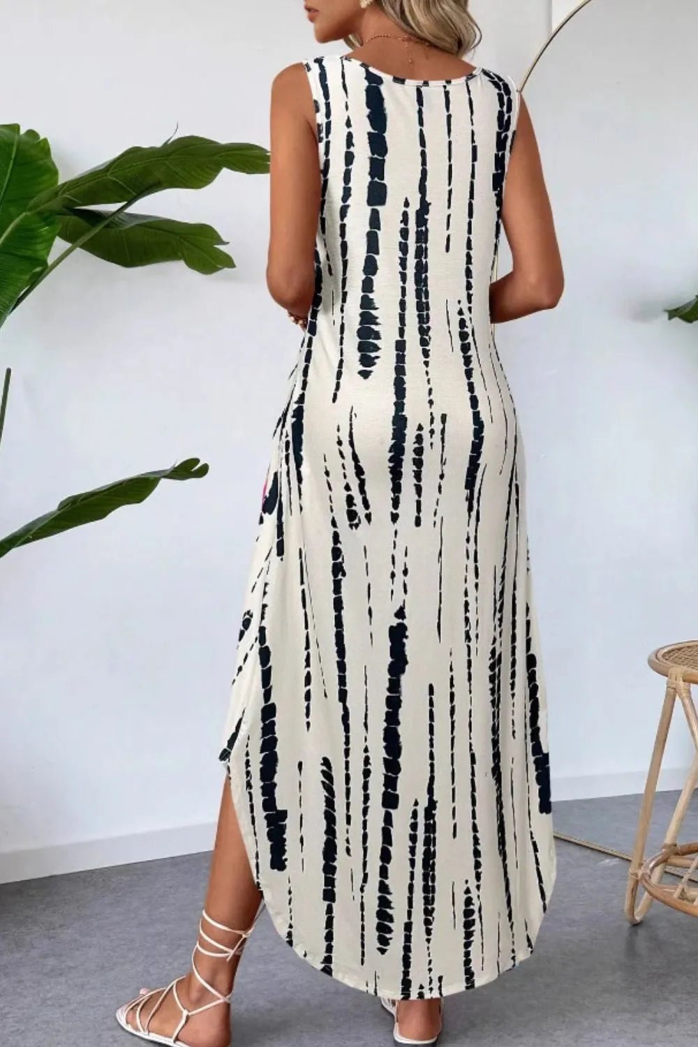 Elegant Scoop Neck Sleeveless Dress with Pockets - adritiX