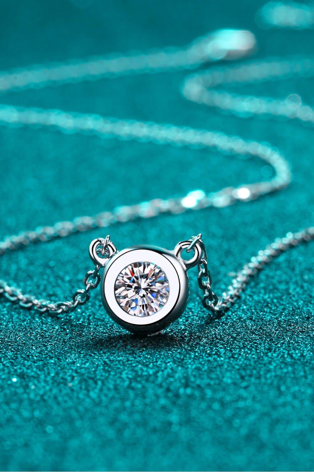 Moissanite Round Pendant Chain Necklace - adritiX